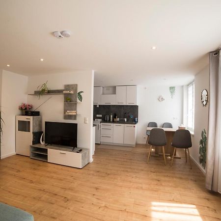Schoene Ferienwohnung 54 M², Zentrumsnah, Kingbett Ерфурт Екстериор снимка